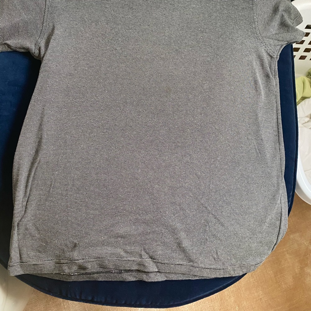 Banana Republic long sleeve top vee neck